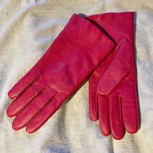 Ladies Fuchsia leather gloves